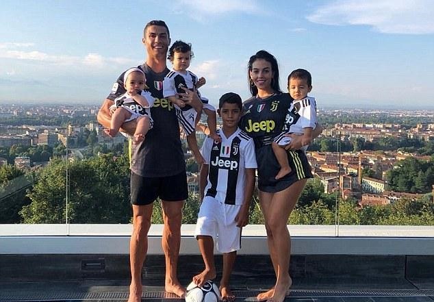 Ronaldo nosi koszulkę Juventusu dla całej rodziny